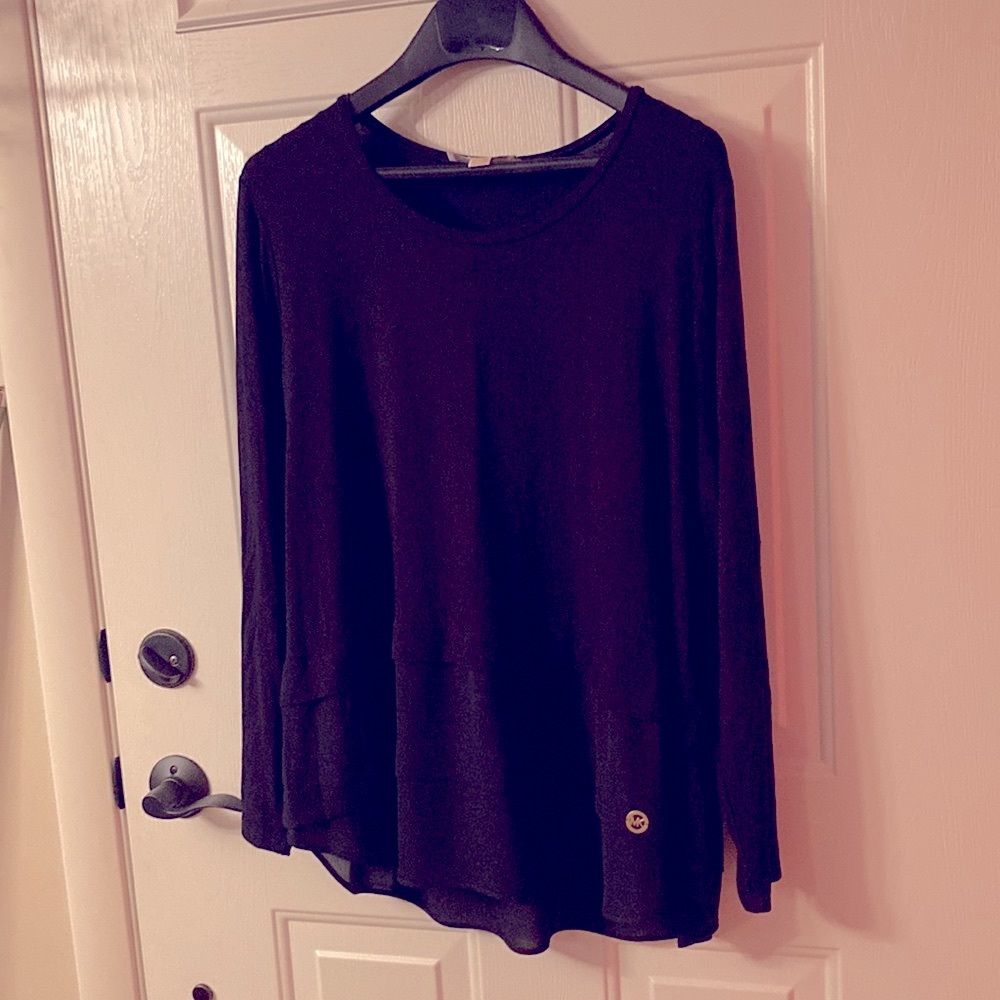 Michael MICHAEL KORS. Women’s long sleeve black top. Size 2X.